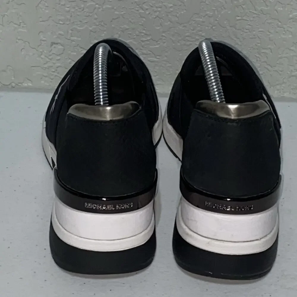 MICHAEL KORS MK WOMEN'S BLACK SLIP ON TRAINER ATHLETIC SHOES SNEAKERS SIZE 10M